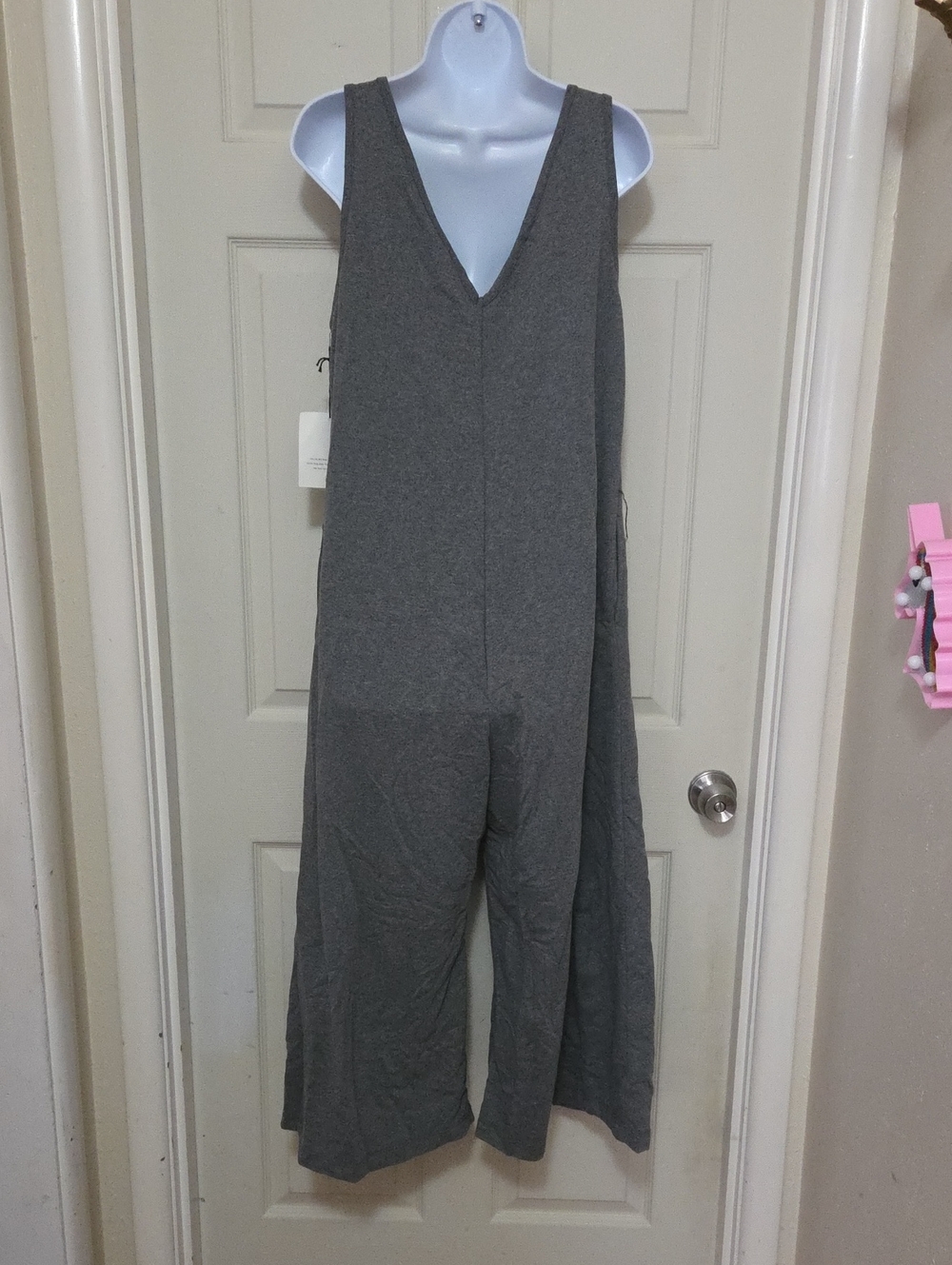 Mohnton Made Gray Sleeveless Cropped Jumpsuit Size Medium NWT - Picture 2 of 15